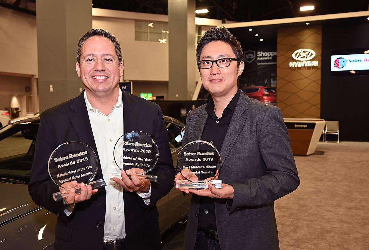 Hyundai-Palisade-Sonata-and-Hyundai-Motor-America-Win-2019-Sobre-Ruedas-Awards-1.jpg