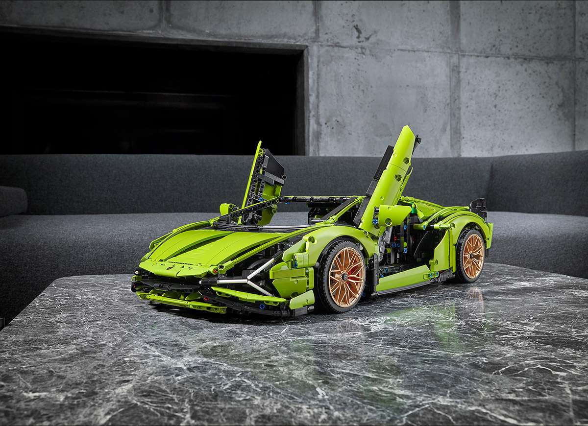 LEGO-Technic-Lamborghini-Sian_-Full-model-3.jpg