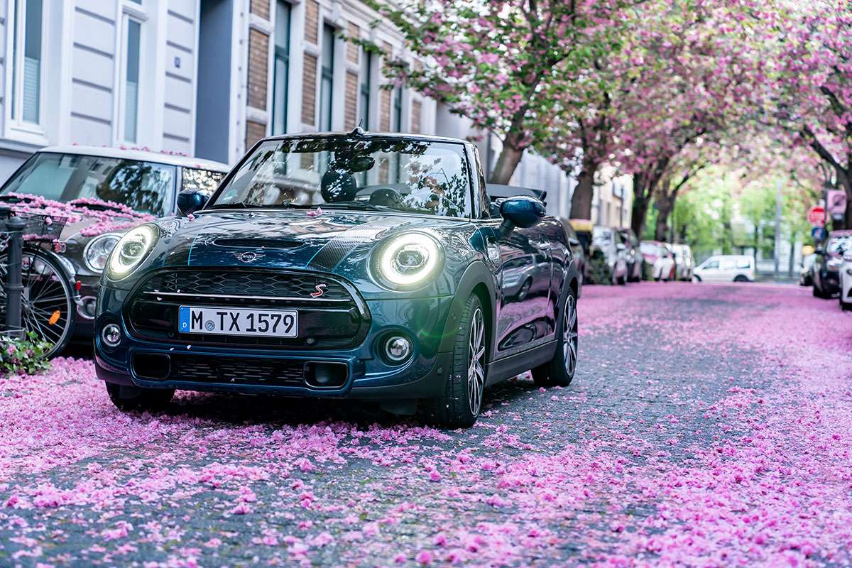 28.-The-New-MINI-Convertible-Sidewalk-Edition.jpg