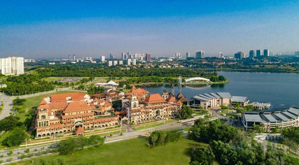 The_Brand_New_DoubleTree_By_Hilton_Putrajaya_Lakeside.jpg