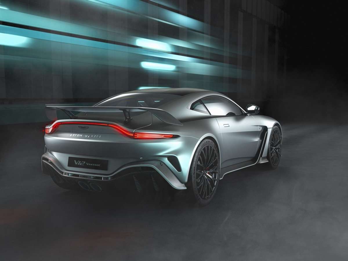 INTRODUCING-THE-NEW-V12-VANTAGE-A-SPECTACULAR-FINALE-FOR-AN-ICONIC-BLOODLINE.jpg