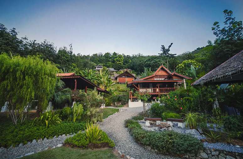 A-Raya-to-Remember-7-Amazing-Airbnb-Stays-to-Celebrate-the-Holidays.jpg