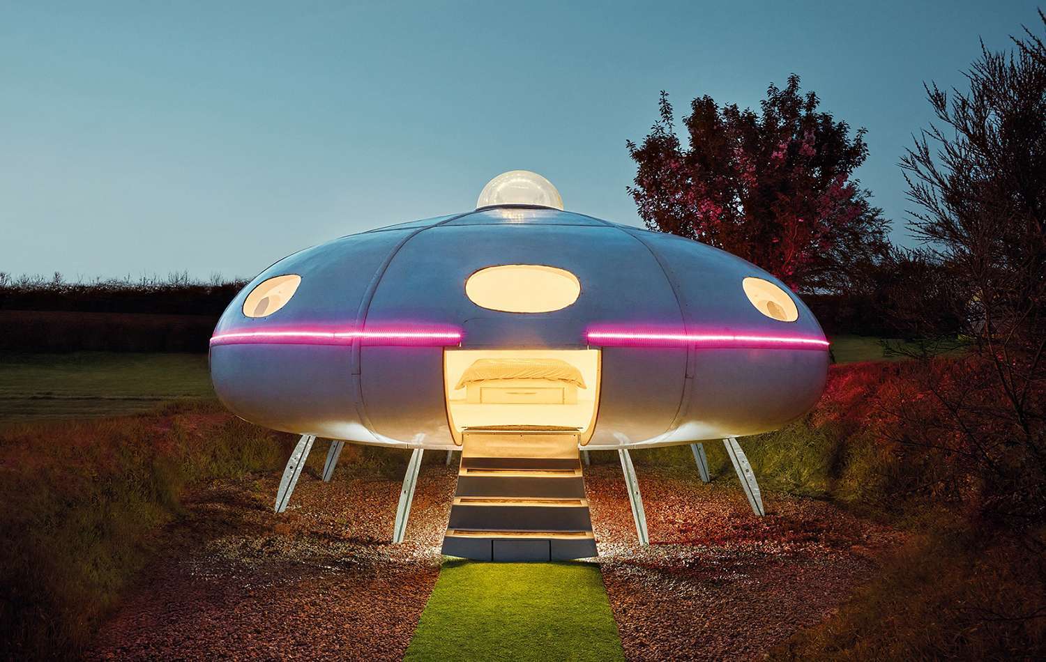 Airbnb-launches-US10M-RM44M-OMG-Fund-for-the-worlds-craziest-listing-ideas.jpg