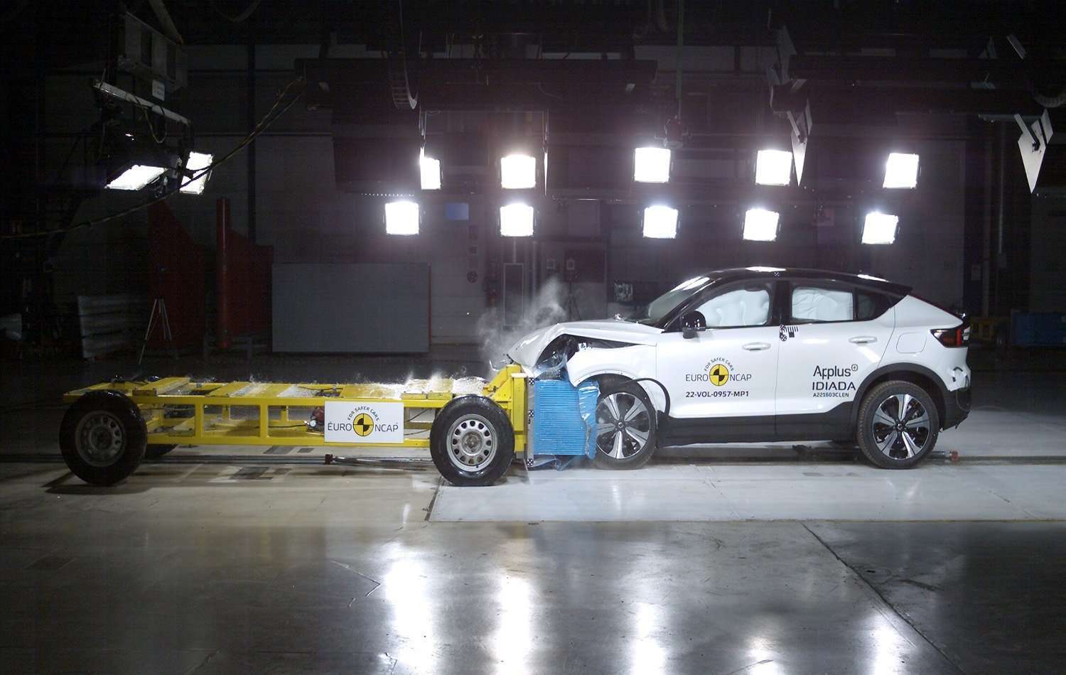 Fully-Electric-C40-Recharge-Continues-Volvo-Cars-Five-Star-Streak-in-Euro-NCAP-Safety-Testing.jpg