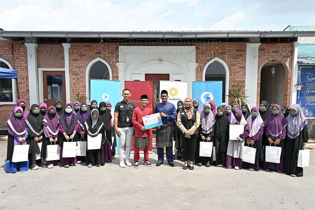 Setel-and-Siti-Khadijah-supported-98-charity-homes-and-orphanages-with-telekung-worth-RM100000-via-joint-Setulus-Kasih-initiative.jpg