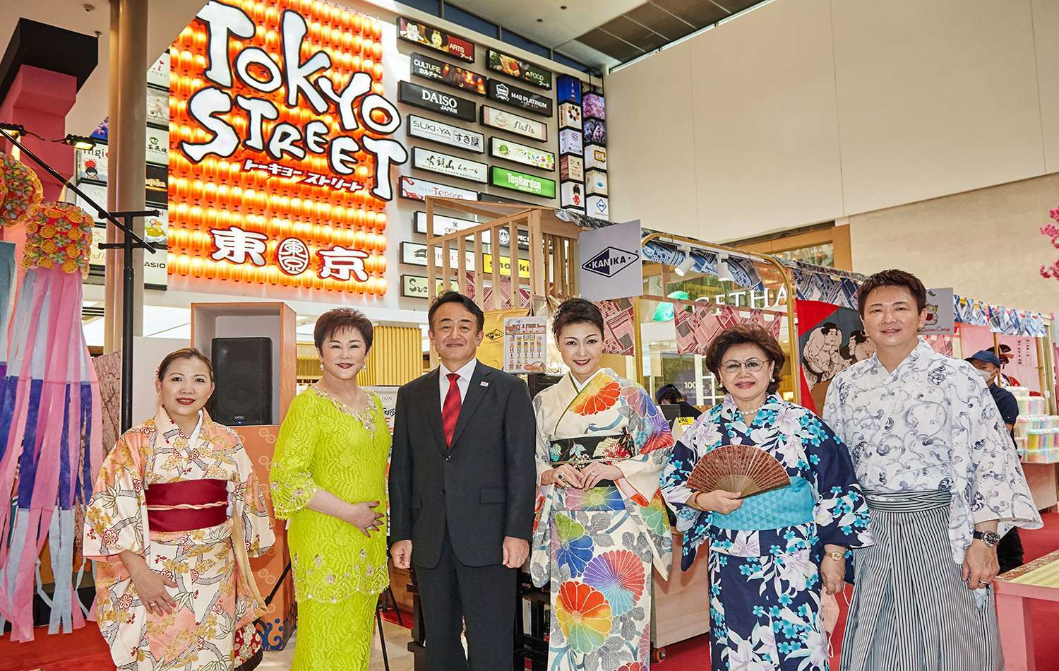TOKYO-STREET-CELEBRATES-11TH-ANNIVERSARY-IN-CONJUNCTION-WITH-40-YEARS-OF-THE-LOOK-EAST-POLICY.jpg