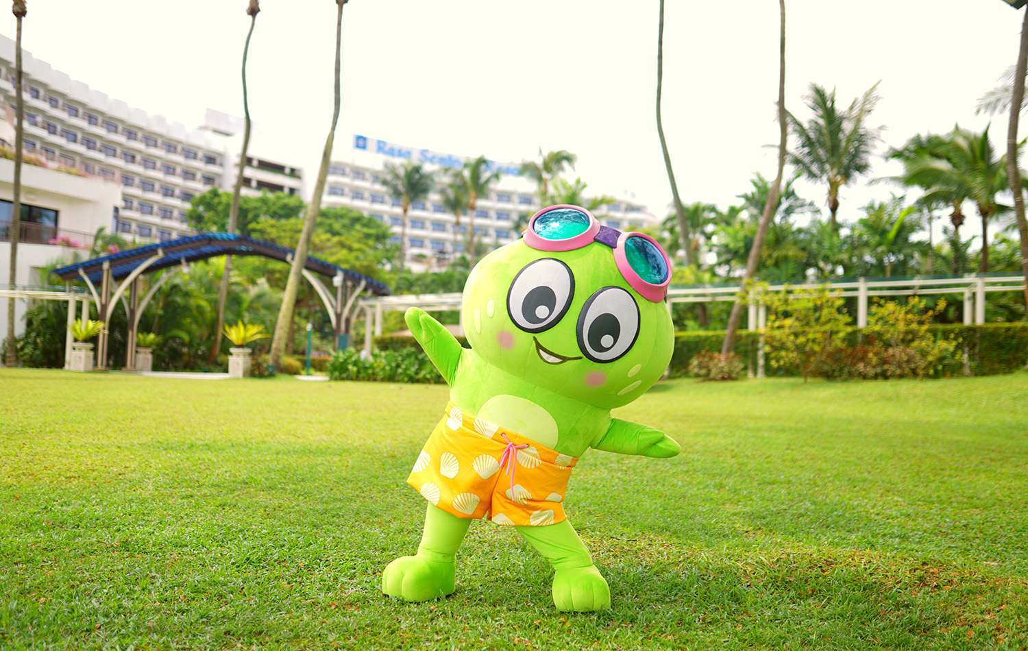 Meet-Toots-Shangri-La-Rasa-Sentosa-Singapores-Green-Ambassador.jpg