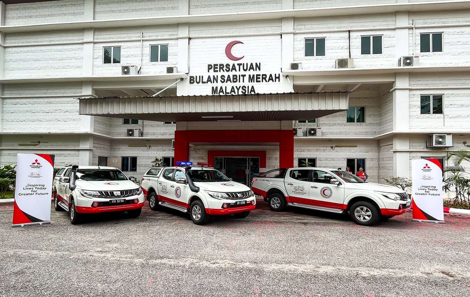 Mitsubishi-Motors-Contributes-Triton-4×4-Pick-Up-Truck-To-Malaysia-Red-Crescent-Society.jpg