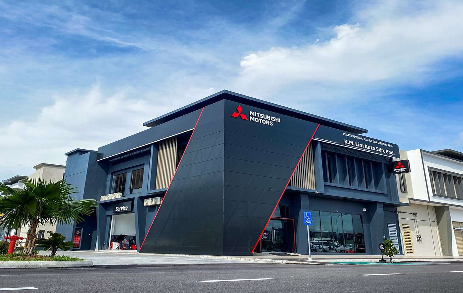 Mitsubishi-Motors-new-showroom-in-Kluang-KM-Lim-Auto-Sdn-Bhd.jpg