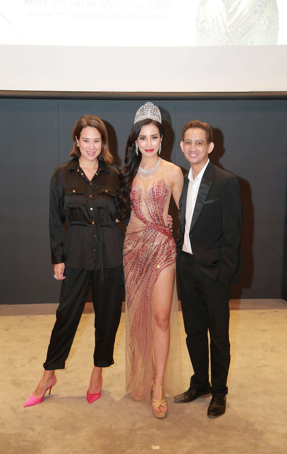 Mount-Kinabalu-and-Sustainable-Fashion-Key-Elements-of-Miss-Universe-Malaysia-2022s-National-Costume.jpg