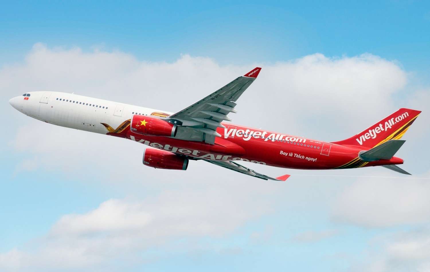 Vietjet-bagged-three-prestigious-awards-for-best-customer-values-and-in-flight-services.jpg