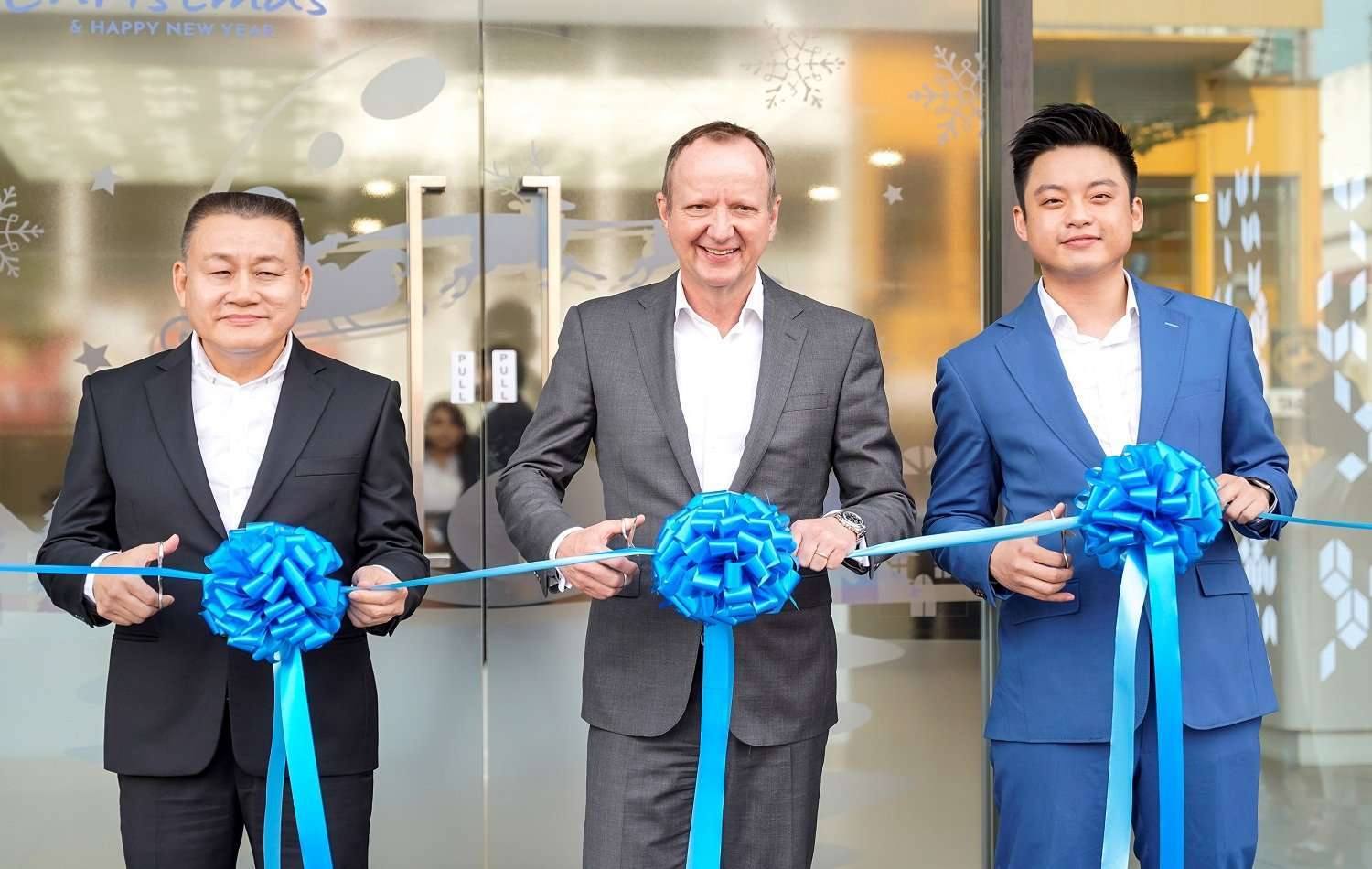 BMW-Group-Malaysia-and-Wheelcorp-Premium-commemorate-10-years-of-partnership-with-a-new-showroom-in-Bukit-Tinggi.jpg