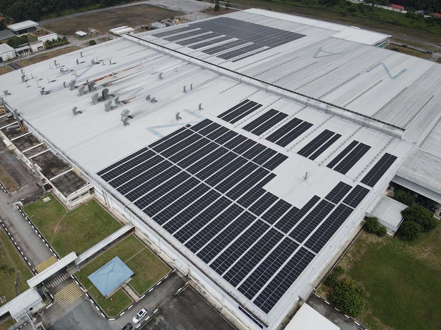 Stellantis-Strengthens-Climate-Change-Commitment-at-Gurun-Plant-with-Leader-Energys-Solar-Energy-Solution.jpg