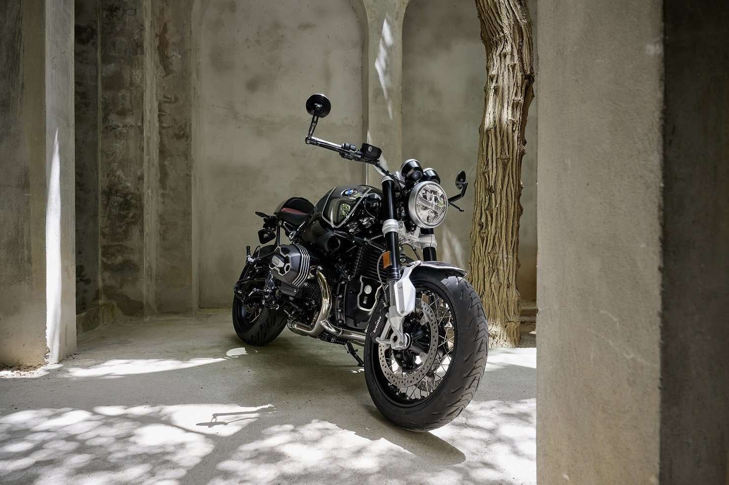 BMW-Motorrad-Malaysia-unveils-the-100-Years-Edition-of-the-retro-inspired-roadster-the-BMW-R-nineT.jpg