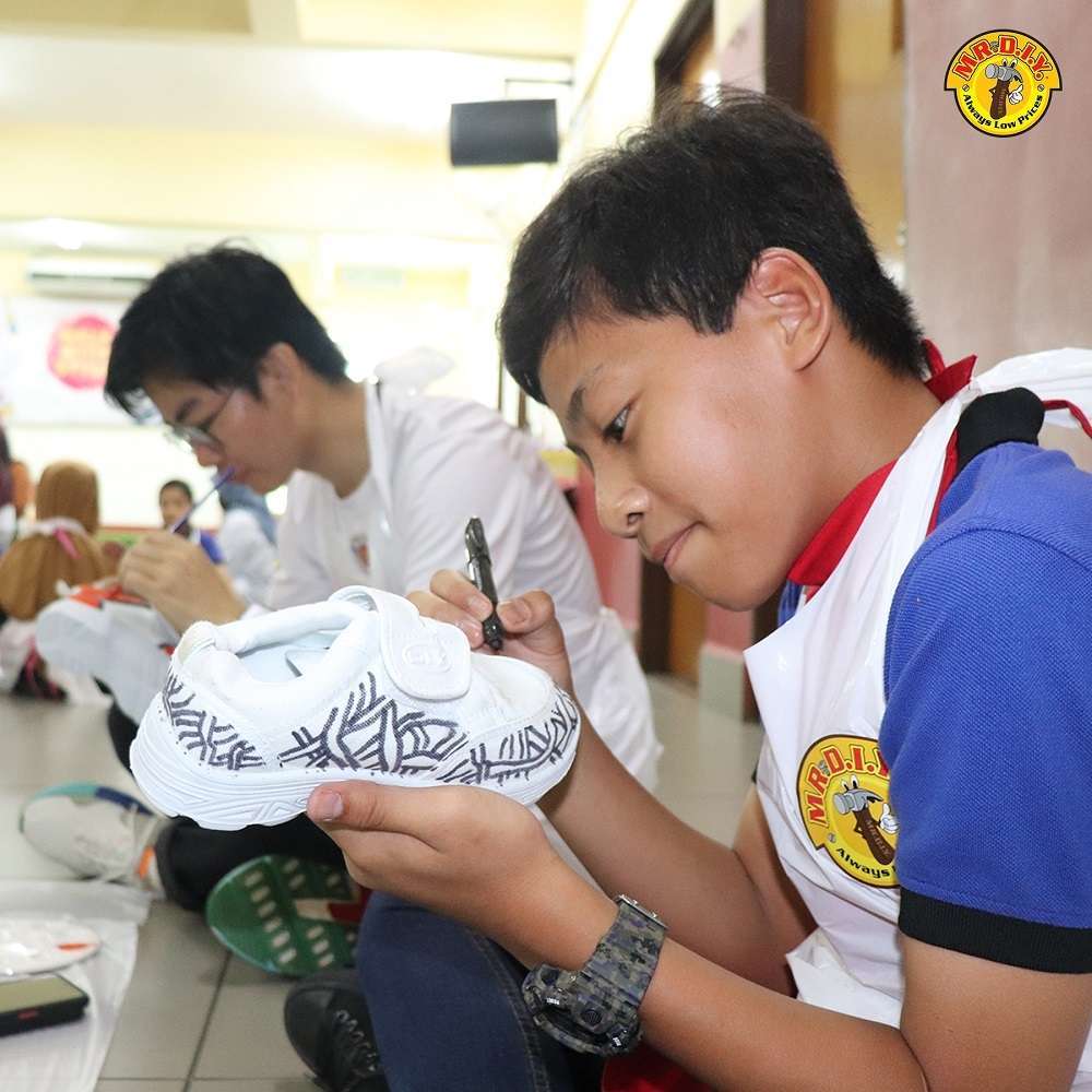MR-D.I.Y.-promotes-upcycling-with-four-state-Walk-with-Style-event.jpg