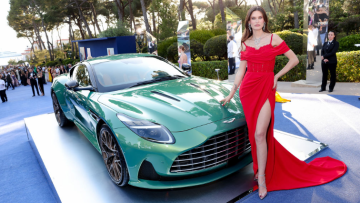 ASTON-MARTIN-DB12-LAUNCH-EDITION-RAISES-1600000-AT-AMFAR-GALA-CANNES.png