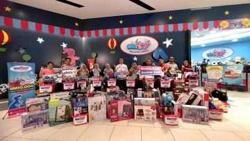 Ten-lucky-customers-win-a-60-second-shopping-spree-at-MR.-TOY.jpg