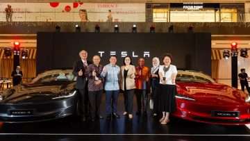 New-Model-3-Debuts-Alongside-First-Flagship-Experience-Centre-In-Malaysia-Delivering-A-Hassle-Free-Electric-Vehicle-Experience.jpg