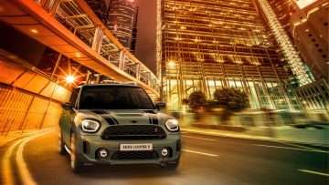 Image-1-MINI-Countryman-with-Exclusive-John-Cooper-Works-Trim.jpg