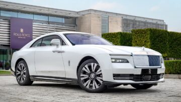 2.-Rolls-Royce-Spectre-Rose-Front-Angle.jpg