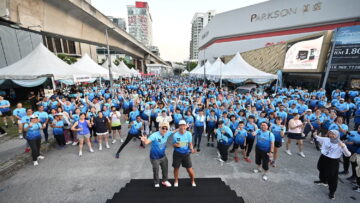 Race-Against-Cancer-Runners-infront-of-Subang-Parade.jpeg