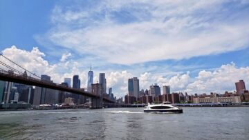 Samsung-Mobile-Galaxy-Unpacked-2025-Galaxy-Z-Fold7-Lights-Camera-Fold-New-York_main2.jpg