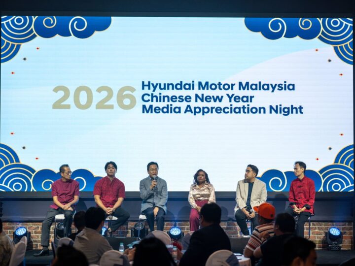 Group-Shot-of-Hyundai-Motor-Malaysia-Team-On-Stage.jpeg